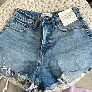 Abercrombie Shorts size 27/4 Curve Love